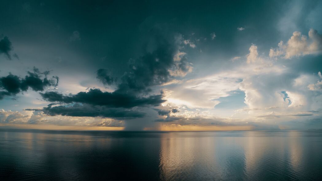 海地平线云波纹美景，4K高清阴天壁纸，3840x2160分辨率，畅享自然之美！