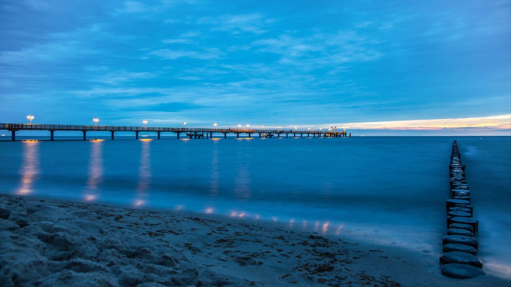 码头海滩日落美景，超高清4K大海海岸沙滩地平线壁纸（3840x2160）下载