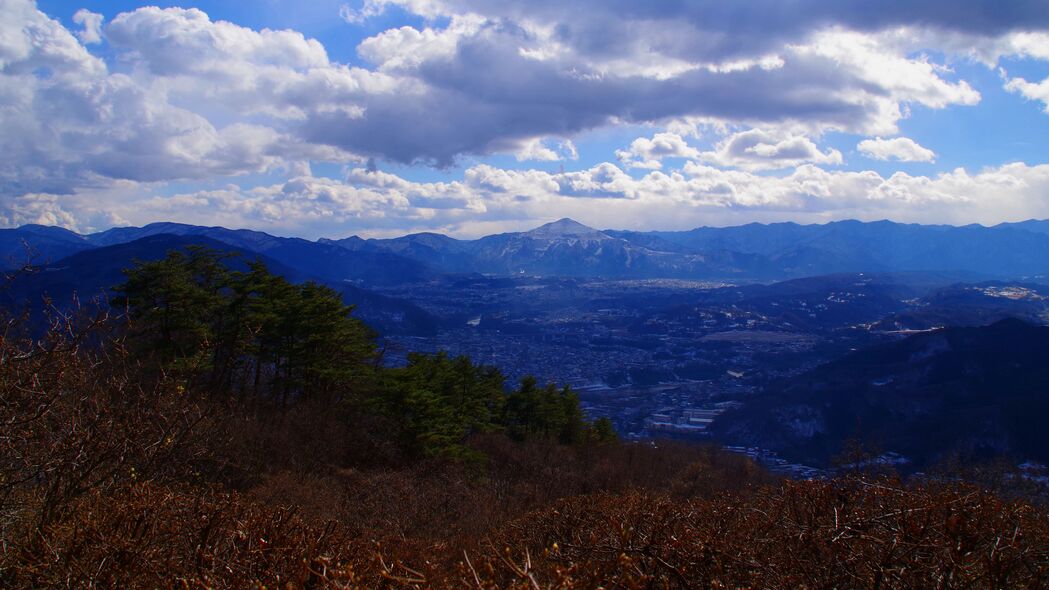 山脉云景鸟瞰，雾绕天空，4K超清壁纸，3840x2160高清下载