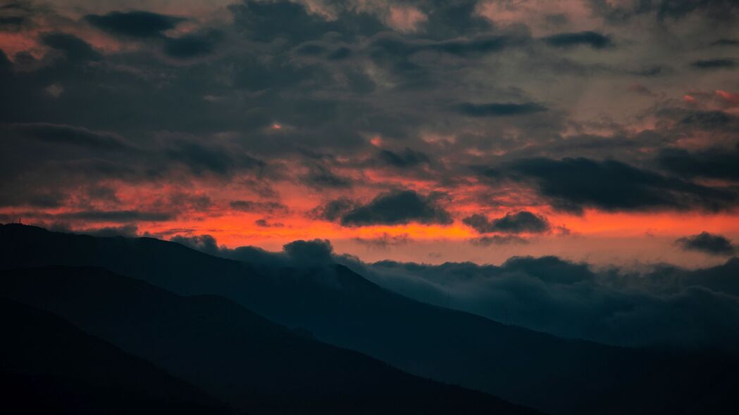 山脉云夜，黑暗多孔之美，超清4K壁纸（3840x2160）高清下载