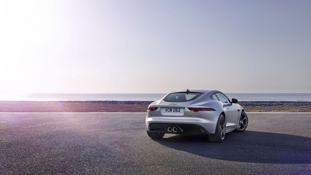 捷豹F-TYPE 400，银色跑车风采，4K高清壁纸免费下载（3840x2160）