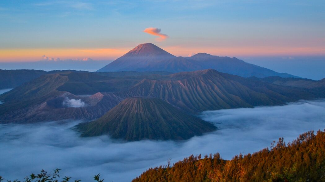 火山山脉溴腾格森美鲁国家公园，探索印度尼西亚绝美4K风景壁纸（3840x2160高清下载）