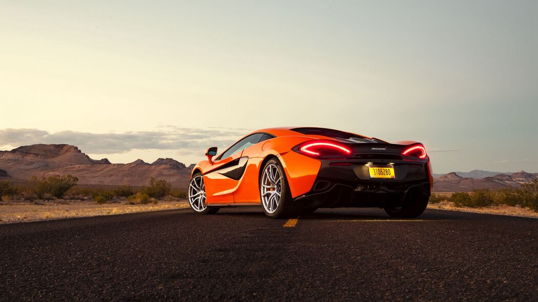 mclaren 570超级跑车，高清4K沥青道路壁纸，3840x2160分辨率下载