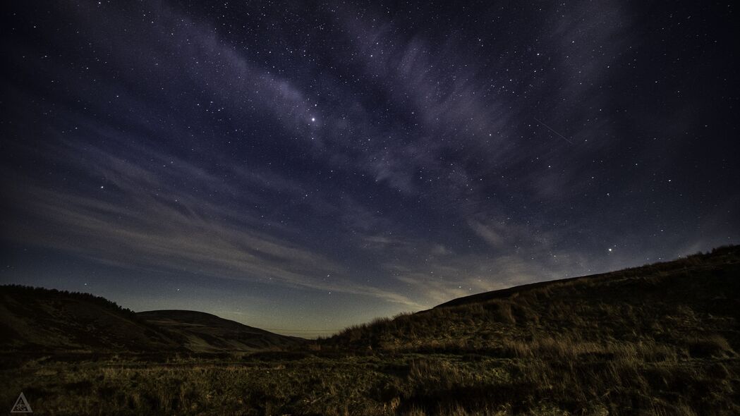 星空夜景，绝美山丘星空景观，超清4K壁纸，3840x2160高清下载