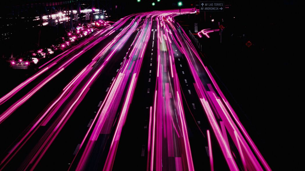 道路运动，夜间转弯背光之美，4K高清风景壁纸3840x2160，一键下载！