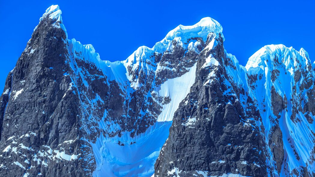 南极雪山之巅4K高清壁纸，3840x2160雪地美景，极致视觉享受