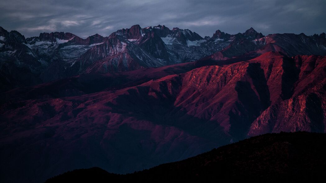 山脉之巅，雪夜雾漫，美国风光4K壁纸，3840x2160高清下载