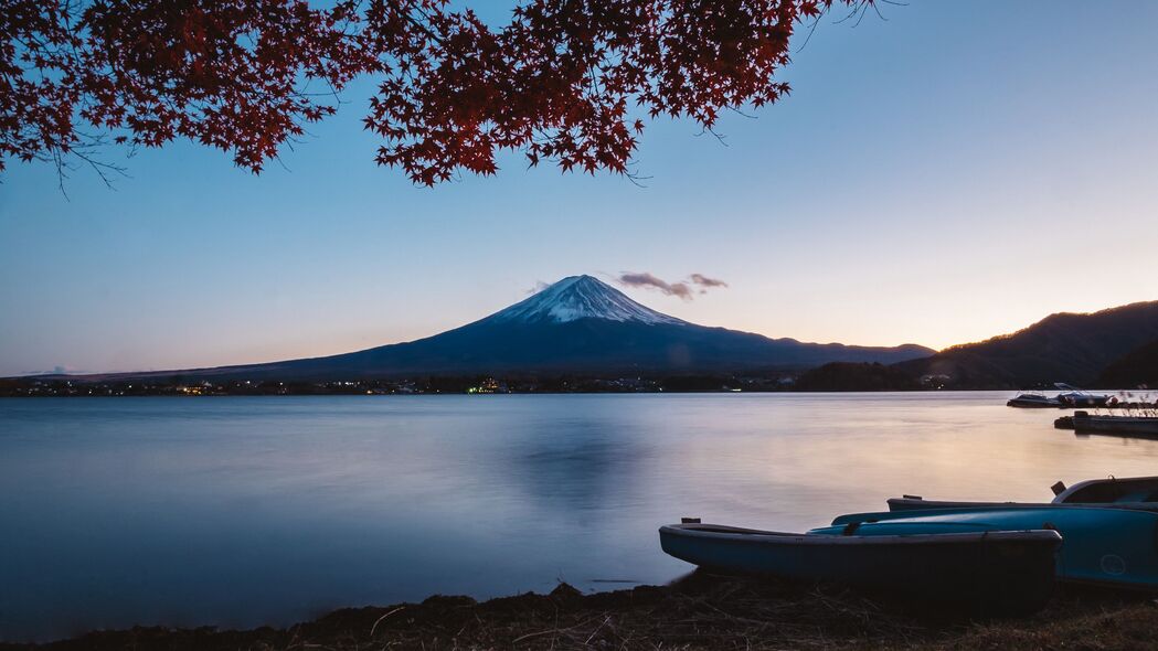 火山、山湖、树影，绝美秋季4K壁纸，3840x2160高清下载