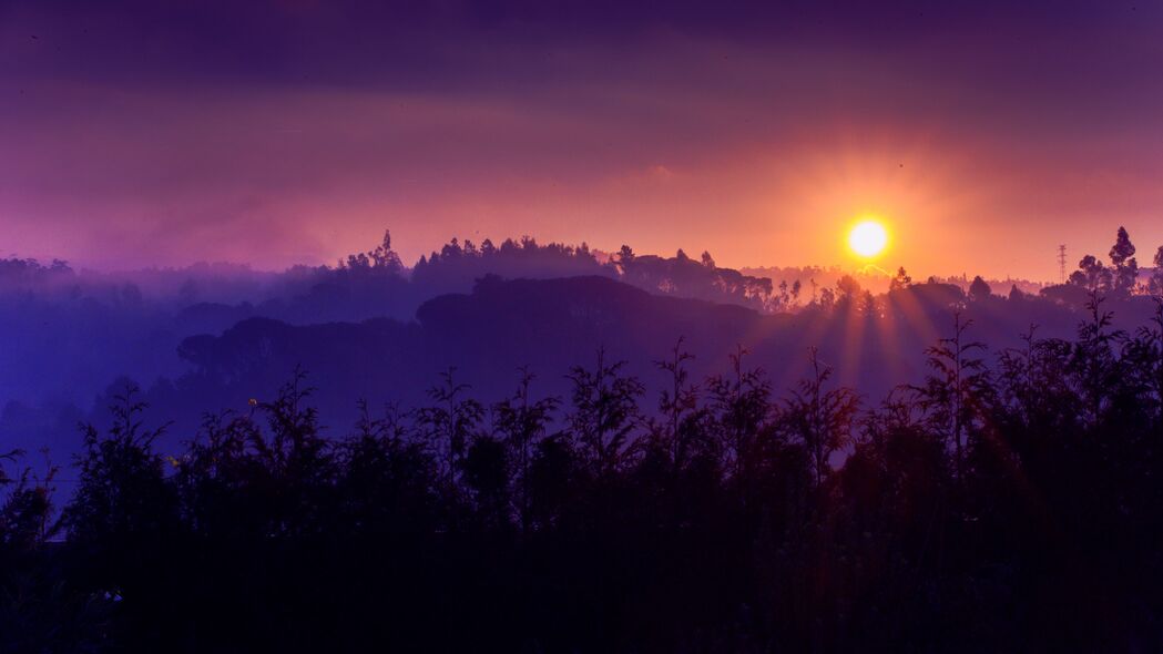 太阳余晖映山脉，绝美天空草原景，超清4K壁纸3840x2160下载