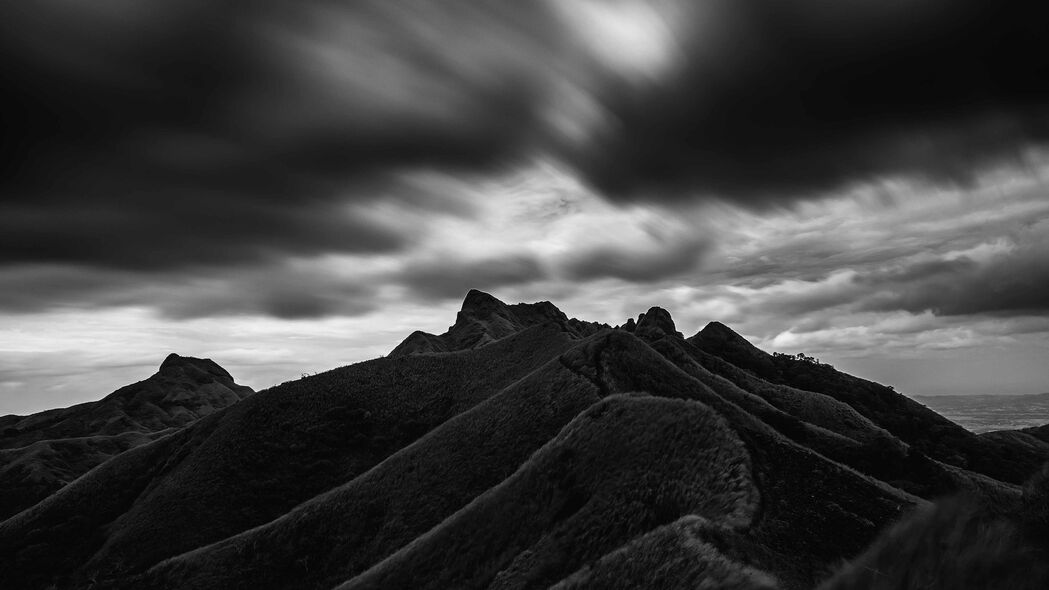 菲律宾巴坦加斯山丘黑白云景 4K超高清壁纸 3840x2160 免费下载
