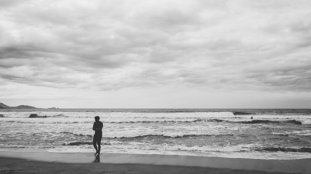 科西嘉孤独冲浪瞬间，大海黑白浪潮，4K超高清壁纸3840x2160，法国风情尽显