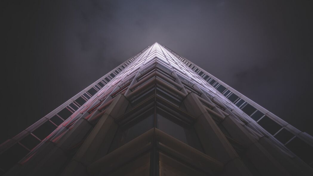 建筑立面夜晚仰视绝美4K壁纸，高清3840x2160风景图片，一键下载！