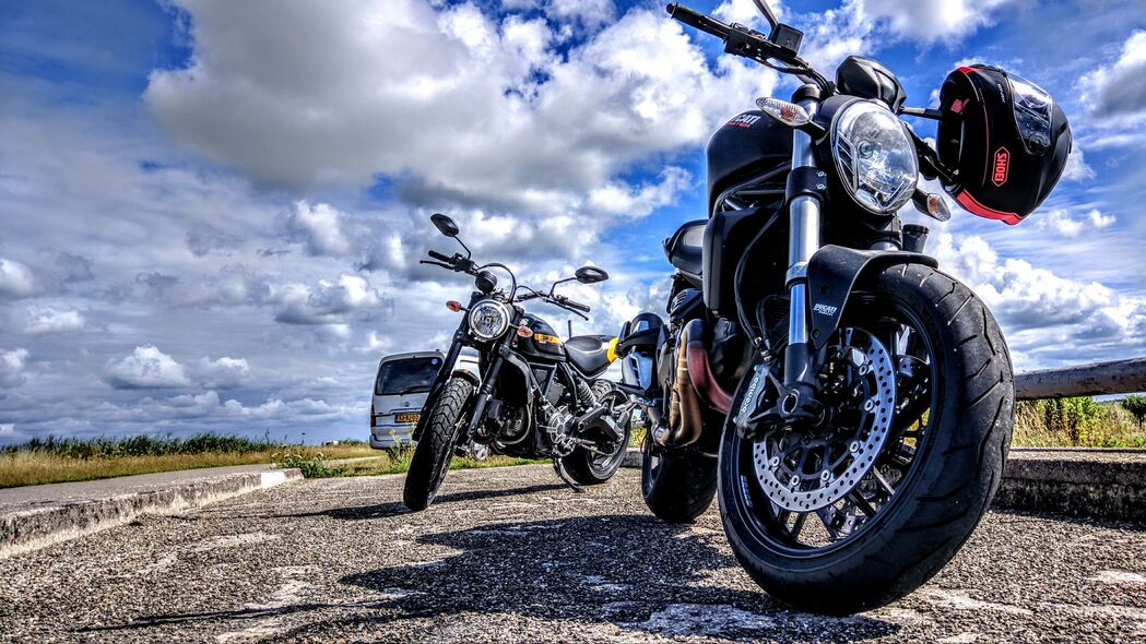 Ducati摩托车&自行车专题，精选头盔搭配、超高清4K壁纸3840x2160下载