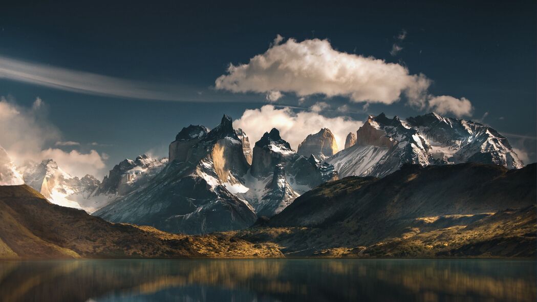 Torres del Paine国家公园，壮丽山脉湖泊倒影，智利4K高清壁纸下载（3840x2160）