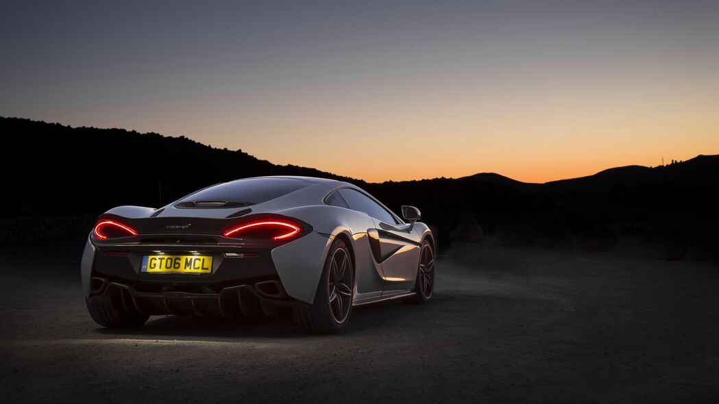 mclaren 570GT超级跑车，夜间璀璨4K壁纸，高清3840x2160分辨率，一键下载