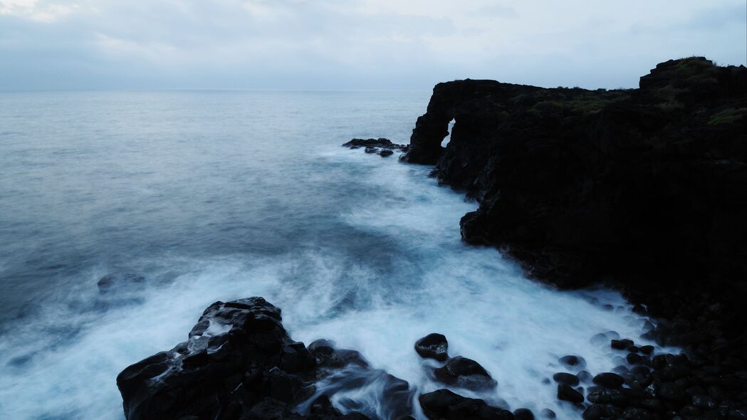 海洋之美，卡塔尼亚冲浪岩石4K壁纸，3840x2160高清风景图片下载