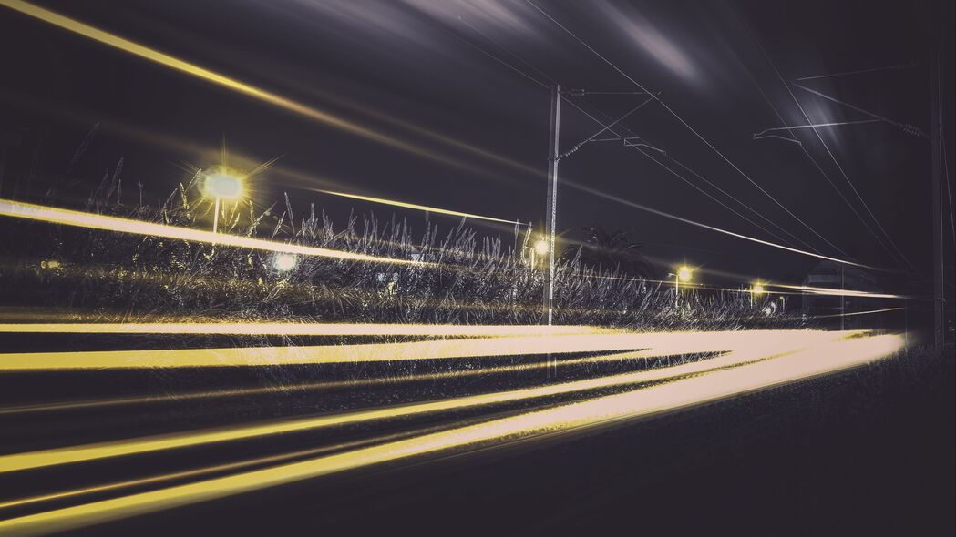 夜间铁路火车灯光美景，超清4K交通壁纸，3840x2160高清下载