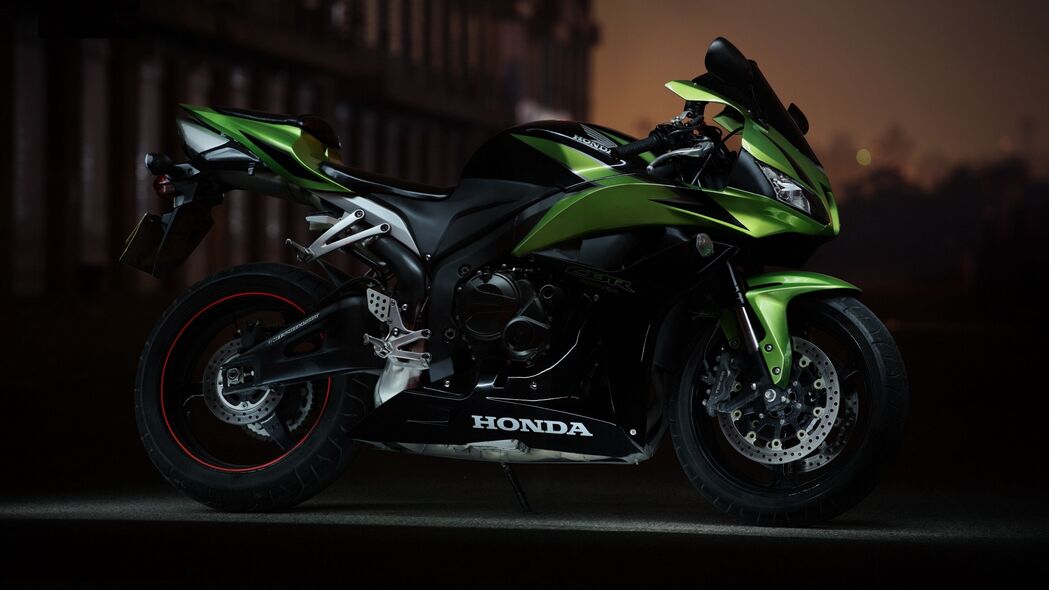 本田CBR600RR运动自行车侧视4K高清壁纸，3840x2160超清汽车图片下载