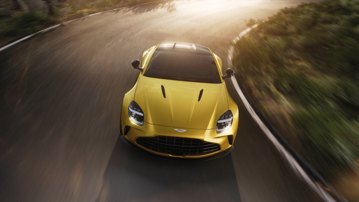 阿斯顿·马丁Vantage 4K超清跑车壁纸，3840x2160分辨率高清汽车图片下载