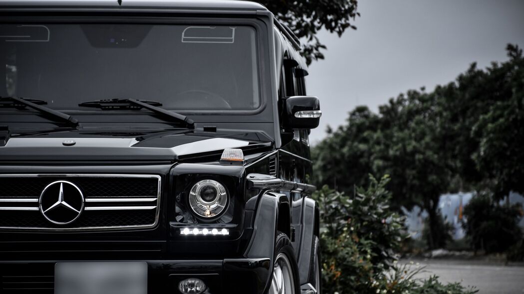 梅赛德斯-奔驰G500 Brabus SUV，豪华黑色正面4K壁纸，3840x2160高清下载