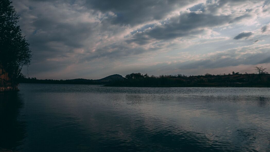 湖光夜色，绝美4K高清壁纸，3840x2160分辨率，云卷云舒的天空美景