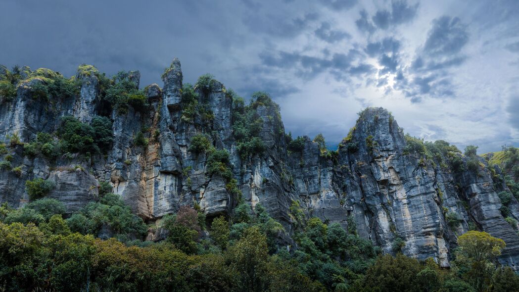 3840x2160超高清新西兰自然风景壁纸，岩石、草木之美