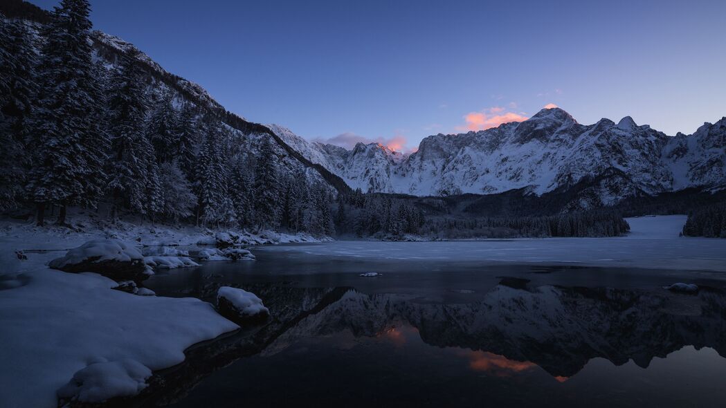 山雪湖水绝美风光，4K高清壁纸3840x2160，免费下载