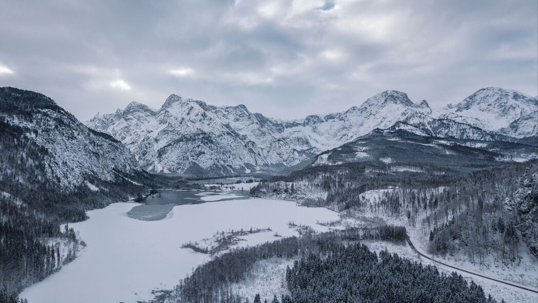 阿布西奥地利山脉雪景湖泊，4K高清壁纸下载，3840x2160超清风景图片