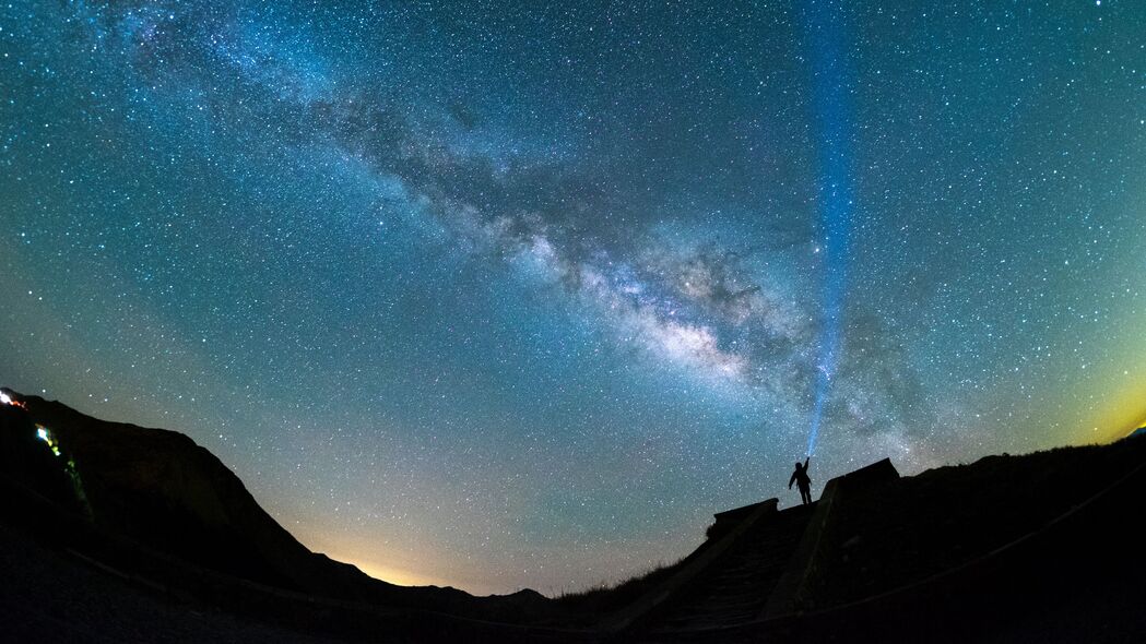 星空剪影男人，夜晚4K风景壁纸，高清3840x2160下载