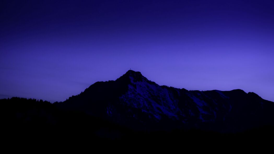 山脉星空之夜，紫色梦幻4K壁纸，3840x2160高清背景图片下载