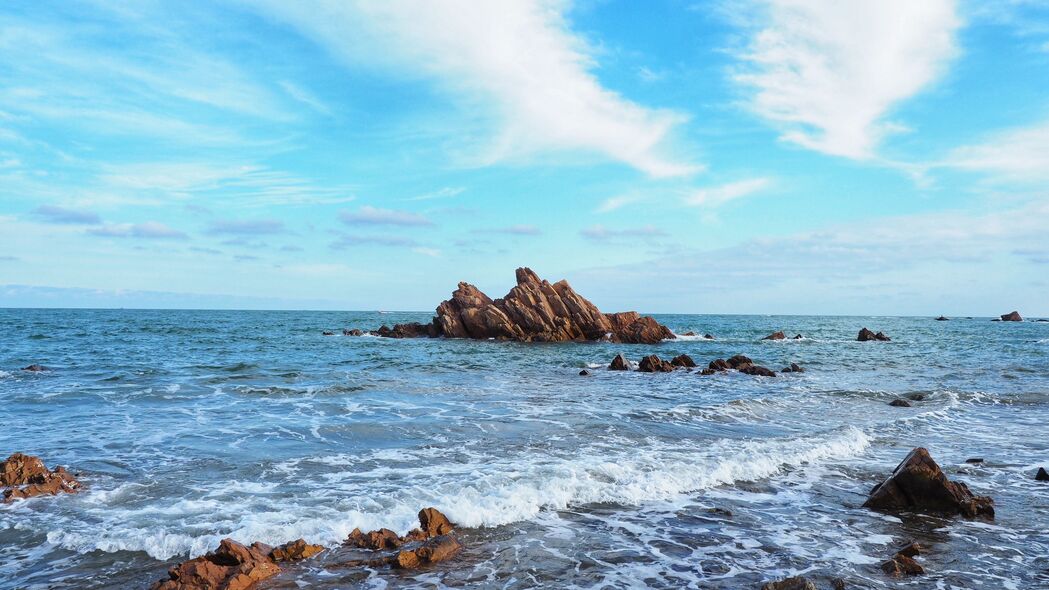 悬崖大海冲浪美景，超高清4K海岸壁纸，3840x2160分辨率，免费下载