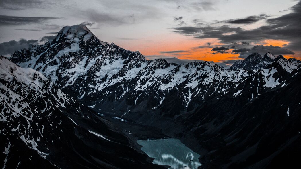 山脉湖泊绝美风光，顶部俯视4K壁纸，高清3840x2160风景图片下载