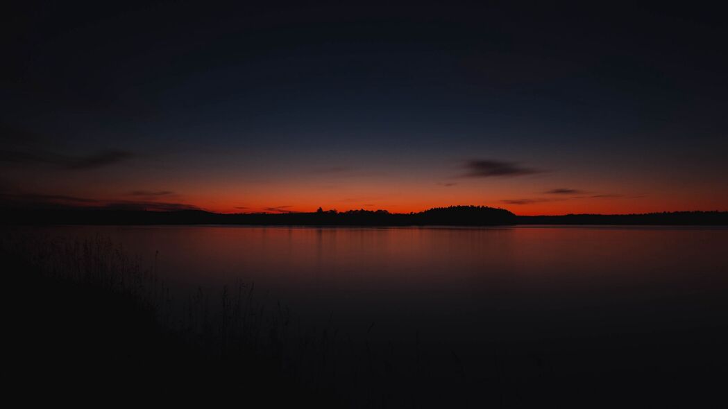 绝美日落天际线，树木映衬天空美景，4K高清壁纸3840x2160，免费下载