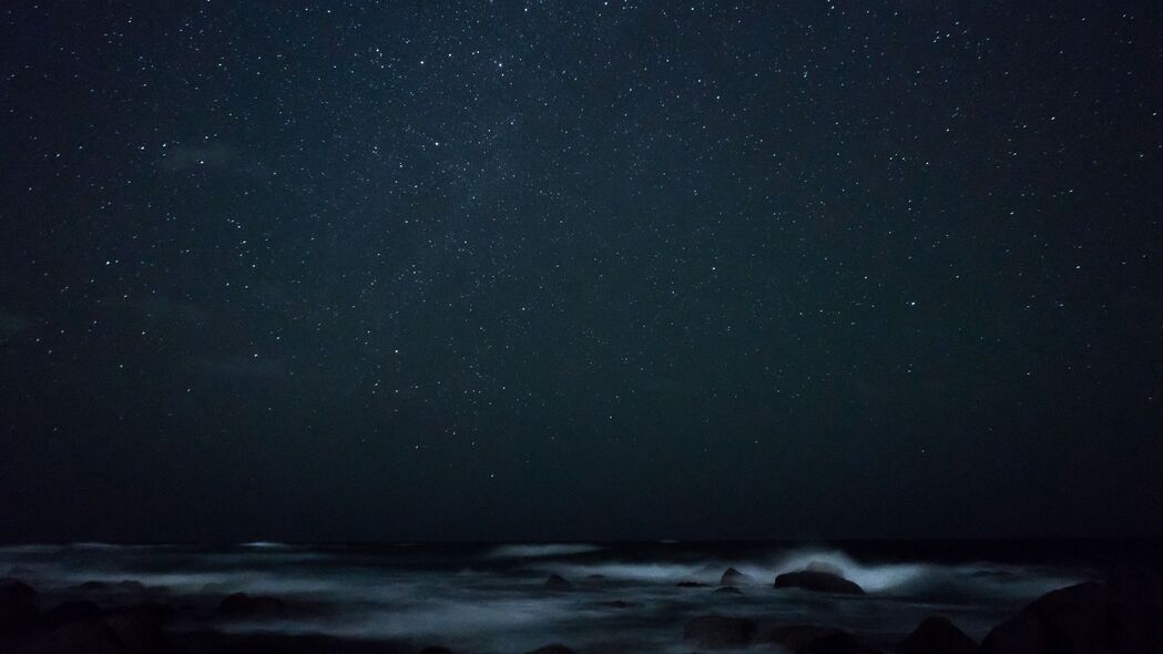 星空雾景岩石海洋，绝美4K高清壁纸，3840x2160分辨率，一键下载！