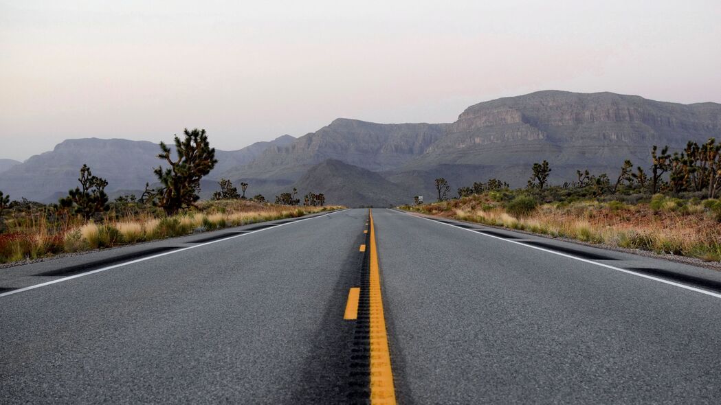 道路沥青标记运动主题4K超清壁纸，3840x2160高清风景图片下载