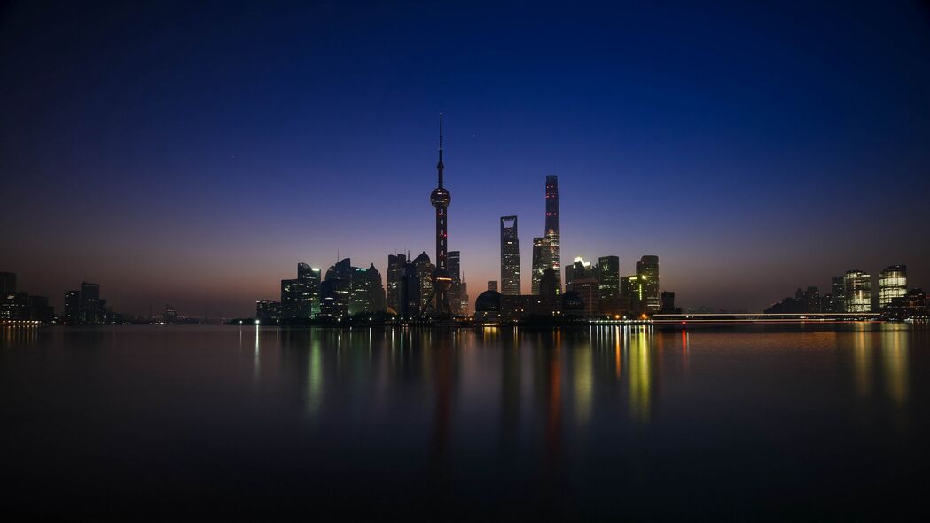 上海黄浦江江岸绝美4K壁纸，3840x2160高清风景图片，免费下载！