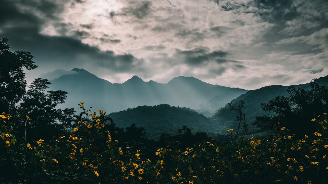 山脉雾花云美景，3840x2160超清4K壁纸下载