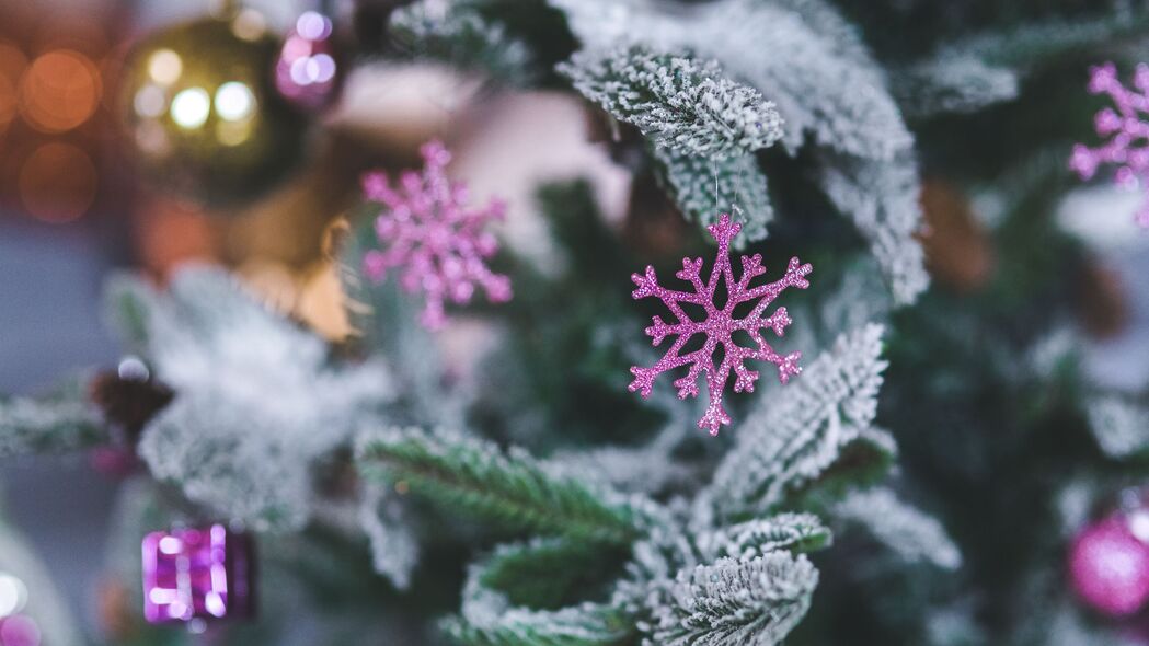 雪花点缀圣诞云杉，精选4K高清壁纸（3840x2160）免费下载