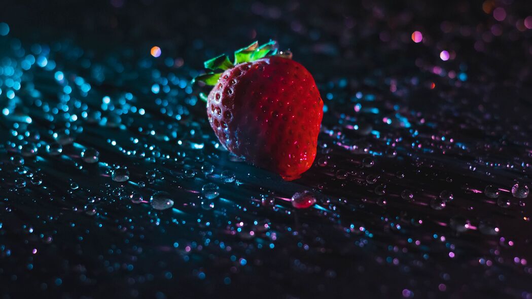 草莓特写，绝美4K壁纸，3840x2160超高清背景图片，一键下载！