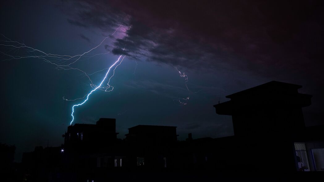 闪电雷暴云阴天夜间4K壁纸，高清3840x2160背景图片下载
