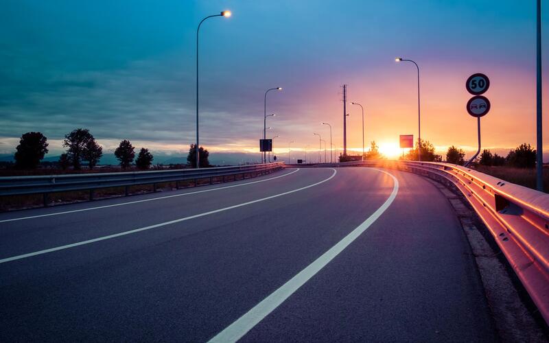 傍晚公路街景高清图片，JPG/PSD摄影与设计素材下载