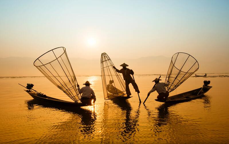 夕阳渔舟劳作美景，高清JPG图片摄影，风景设计素材免费下载