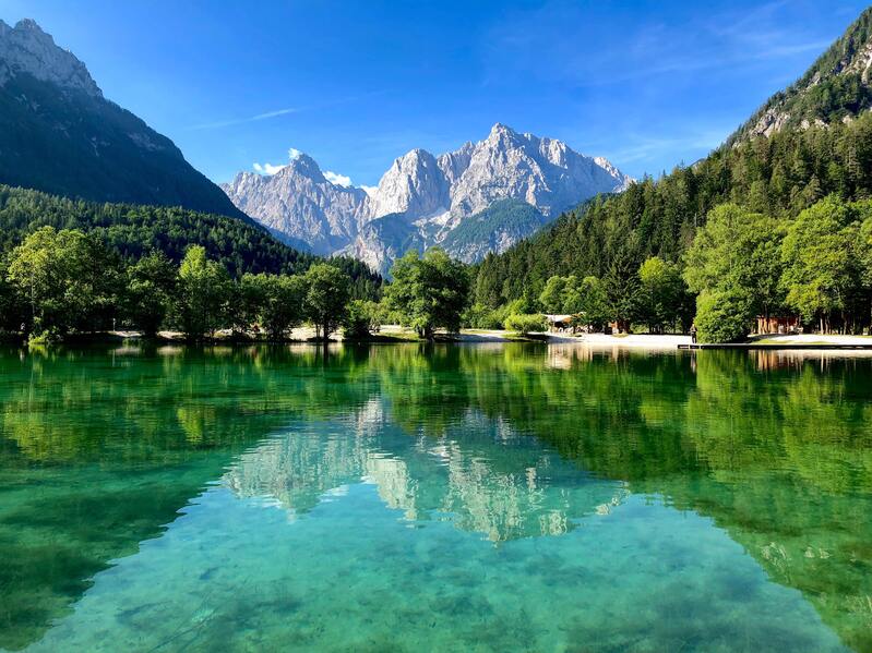 唯美山水背景，高清JPG摄影与PSD设计素材，一键下载
