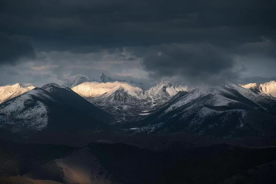 高清4K高山云雾风景壁纸，绝美4972x3308壁纸下载