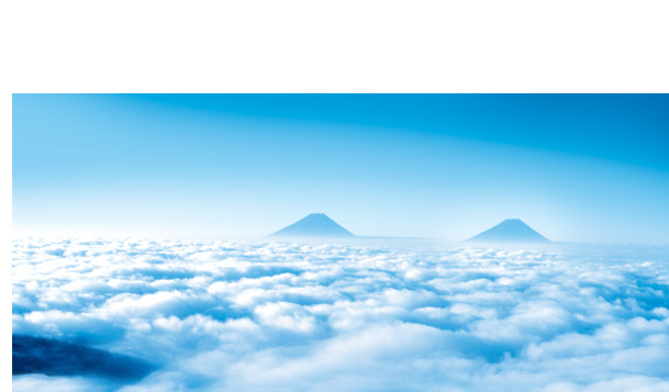 蓝色天空云海PNG透明图片，高清背景元素，助力你的banner海报设计！