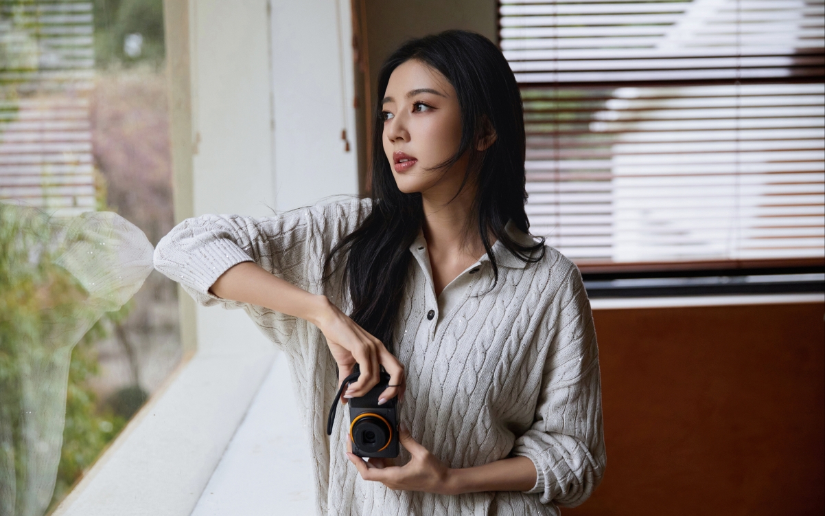 何瑞贤居家美照，精选4K超清壁纸，高清美女图片，3840x2400分辨率，一键下载