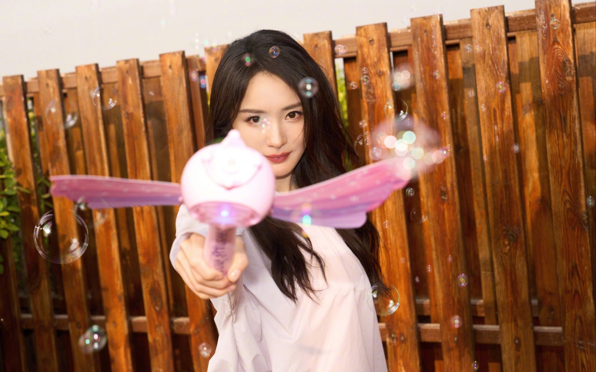 杨幂绝美泡泡壁纸