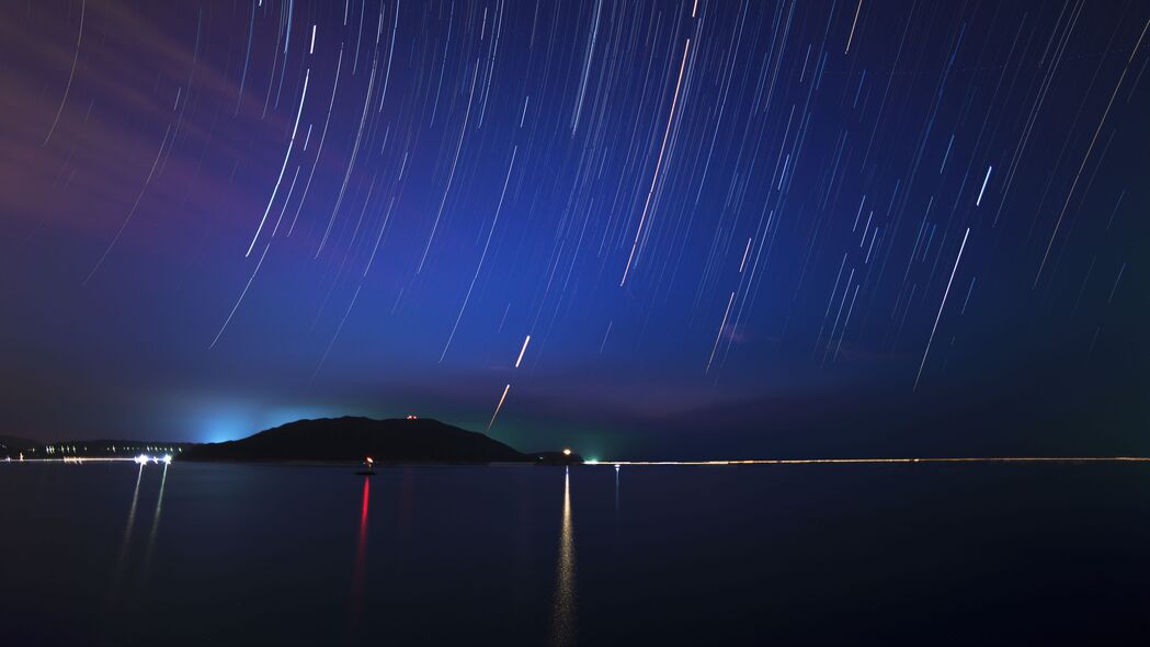 【绝美4K】夜晚山丘大海灯光长曝光，深色系高清壁纸，3840x2160分辨率，免费下载！