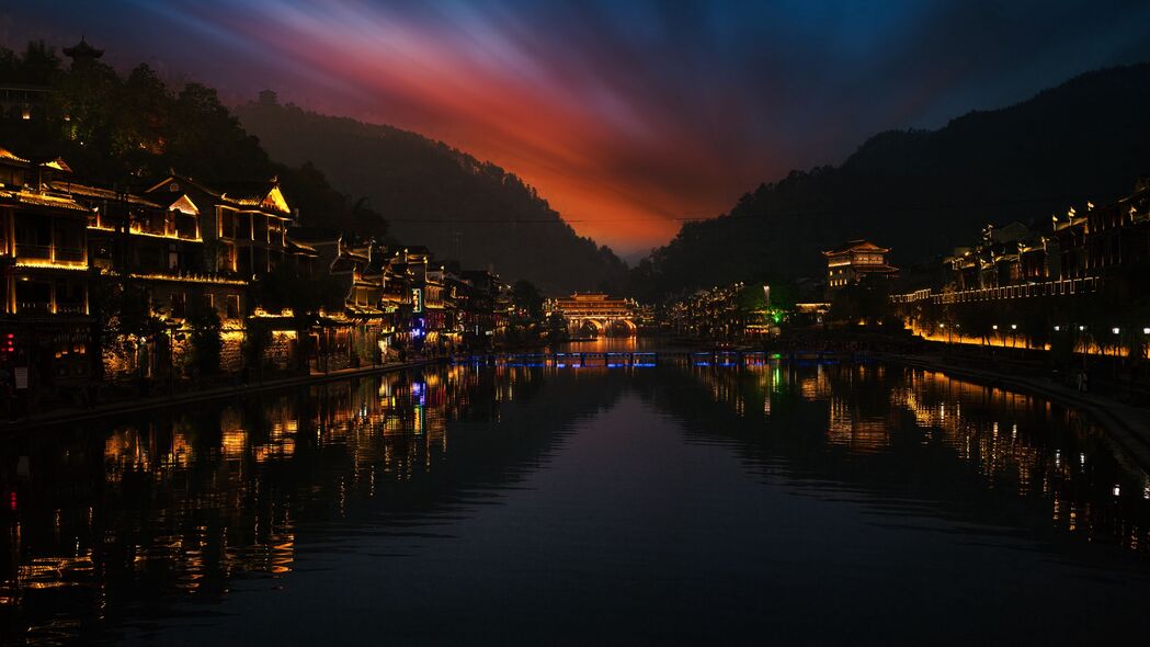 深邃夜色，建筑灯光倒映河流，4K高清壁纸，3840x2160深色系超清背景图下载