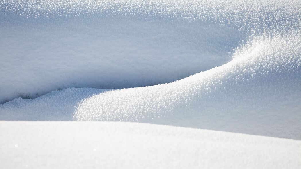 绝美雪景4K壁纸，冬日宏景，纯净白色，细腻阴影，高清3840x2160分辨率，一键下载！